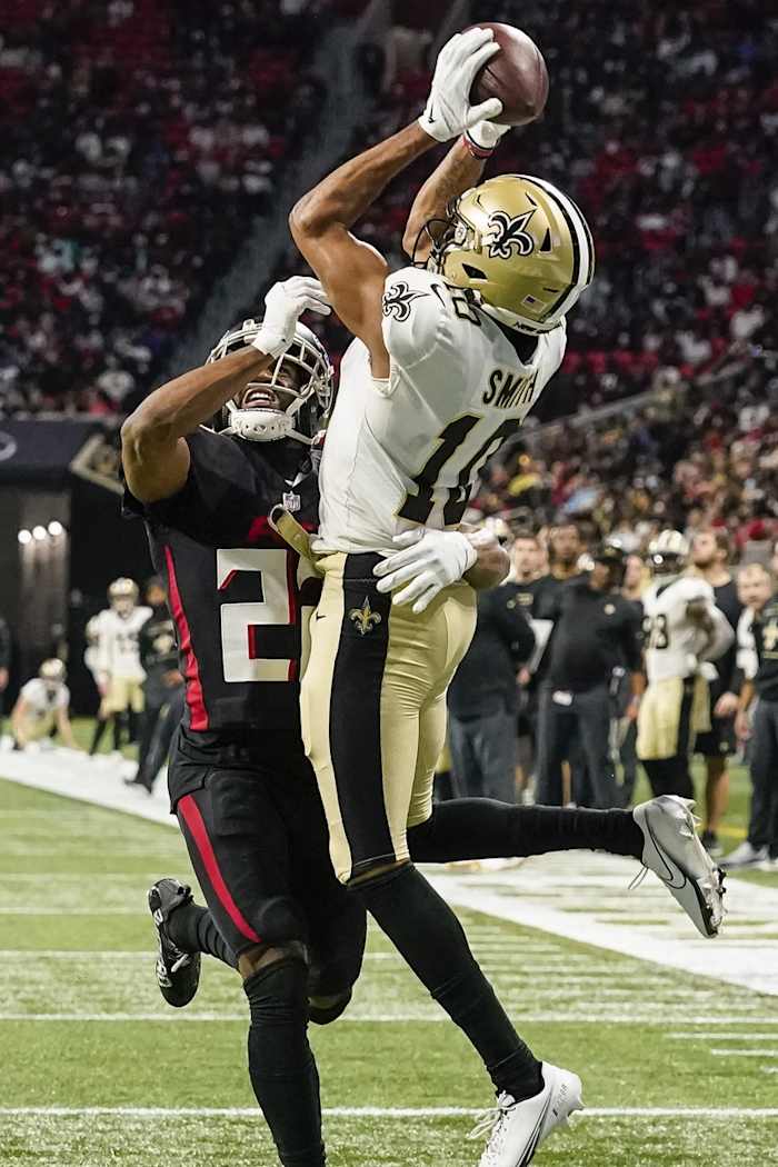 New Orleans Saints receiver Tre'Quan Smith (10) catches a touchdown pass behind Atlanta Falcons cornerback Fabian Moreau (22). Mandatory Credit: Dale Zanine-USA TODAY
